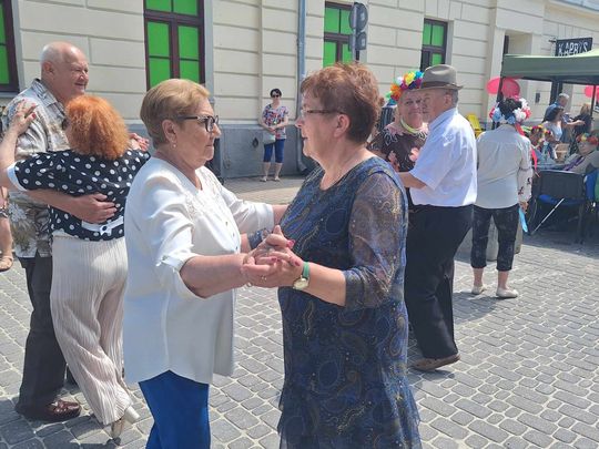 Chełmska biesiada seniorów  "Na ludową nutę z wiankiem w tle" [GALERIA ZDJĘĆ]