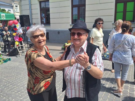 Chełmska biesiada seniorów  "Na ludową nutę z wiankiem w tle" [GALERIA ZDJĘĆ]