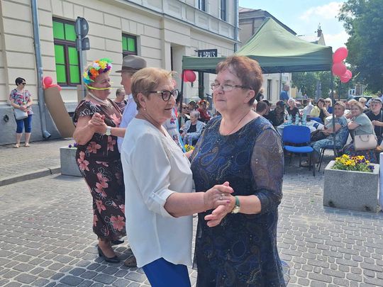 Chełmska biesiada seniorów  "Na ludową nutę z wiankiem w tle" [GALERIA ZDJĘĆ]