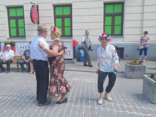 Chełmska biesiada seniorów  "Na ludową nutę z wiankiem w tle" [GALERIA ZDJĘĆ]