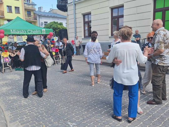 Chełmska biesiada seniorów  "Na ludową nutę z wiankiem w tle" [GALERIA ZDJĘĆ]
