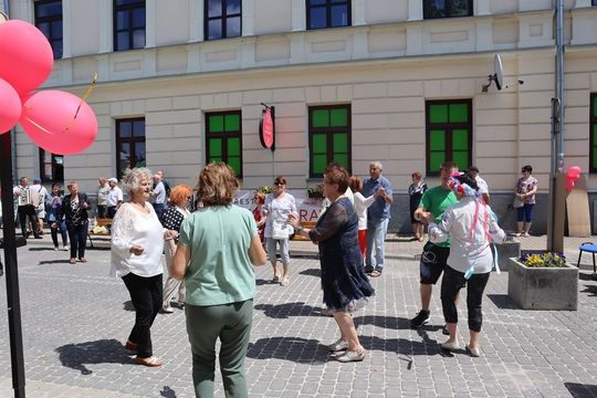 Chełmska biesiada seniorów  "Na ludową nutę z wiankiem w tle" [GALERIA ZDJĘĆ]