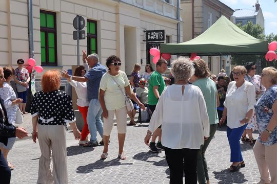 Chełmska biesiada seniorów  "Na ludową nutę z wiankiem w tle" [GALERIA ZDJĘĆ]