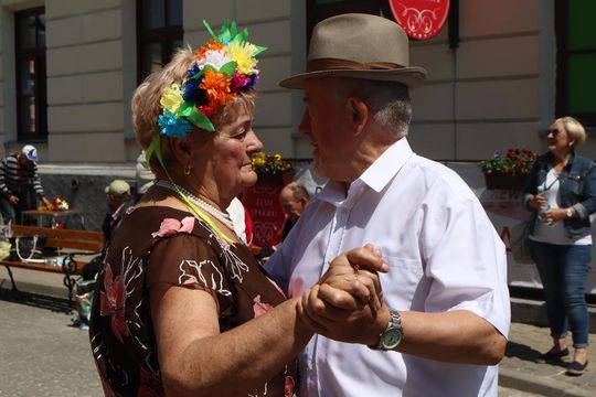 Chełmska biesiada seniorów  "Na ludową nutę z wiankiem w tle" [GALERIA ZDJĘĆ]