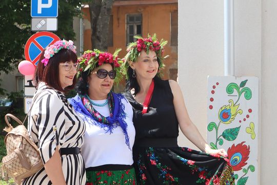 Chełmska biesiada seniorów  "Na ludową nutę z wiankiem w tle" [GALERIA ZDJĘĆ]