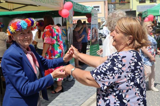 Chełmska biesiada seniorów  "Na ludową nutę z wiankiem w tle" [GALERIA ZDJĘĆ]