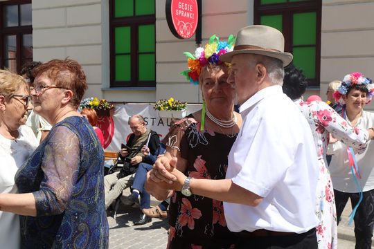 Chełmska biesiada seniorów  "Na ludową nutę z wiankiem w tle" [GALERIA ZDJĘĆ]