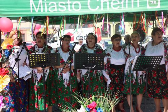 Chełmska biesiada seniorów  "Na ludową nutę z wiankiem w tle" [GALERIA ZDJĘĆ]