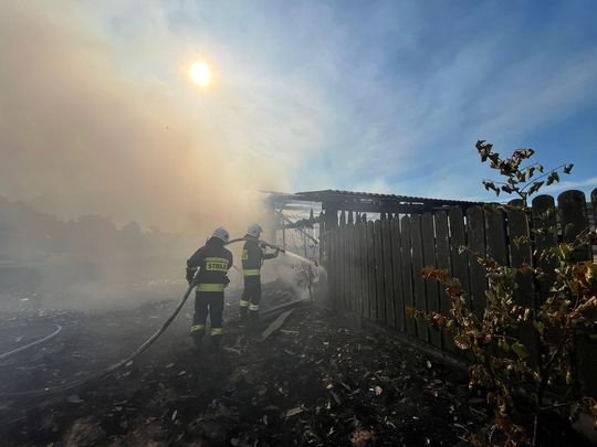 Gm. Wyryki. Spłonął garaż w Zahajkach. Duże straty [ZDJĘCIA]