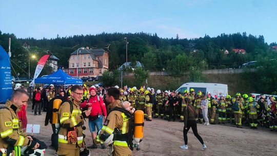 998 strażaków z całej Polski zdobyło szczyt Karkonoszy. Byli tam ochotnicy z Siedliszcza! [GALERIA ZDJĘĆ]