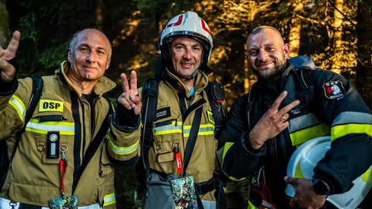998 strażaków z całej Polski zdobyło szczyt Karkonoszy. Byli tam ochotnicy z Siedliszcza! [GALERIA ZDJĘĆ]