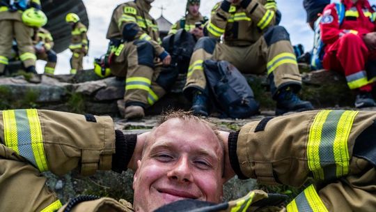 998 strażaków z całej Polski zdobyło szczyt Karkonoszy. Byli tam ochotnicy z Siedliszcza! [GALERIA ZDJĘĆ]