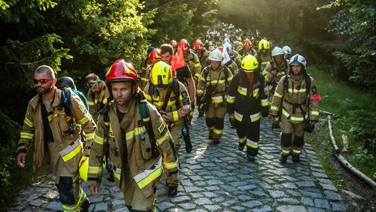 998 strażaków z całej Polski zdobyło szczyt Karkonoszy. Byli tam ochotnicy z Siedliszcza! [GALERIA ZDJĘĆ]