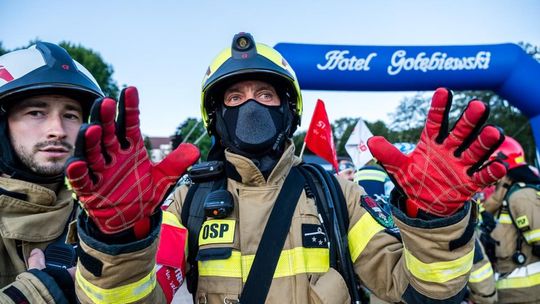 998 strażaków z całej Polski zdobyło szczyt Karkonoszy. Byli tam ochotnicy z Siedliszcza! [GALERIA ZDJĘĆ]