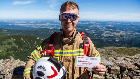 998 strażaków z całej Polski zdobyło szczyt Karkonoszy. Byli tam ochotnicy z Siedliszcza! [GALERIA ZDJĘĆ]
