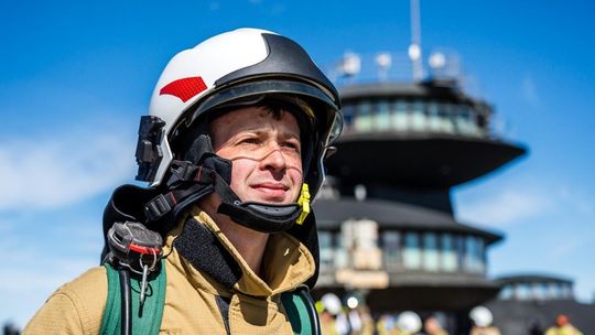 998 strażaków z całej Polski zdobyło szczyt Karkonoszy. Byli tam ochotnicy z Siedliszcza! [GALERIA ZDJĘĆ]