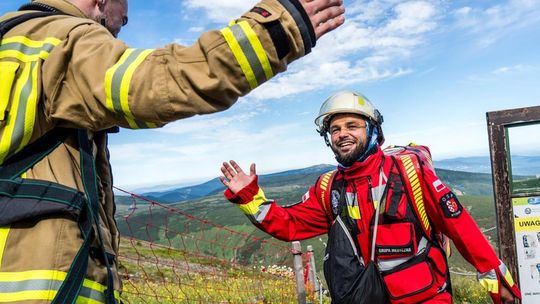998 strażaków z całej Polski zdobyło szczyt Karkonoszy. Byli tam ochotnicy z Siedliszcza! [GALERIA ZDJĘĆ]