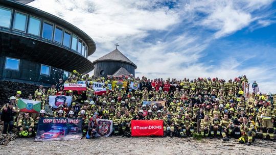 998 strażaków z całej Polski zdobyło szczyt Karkonoszy. Byli tam ochotnicy z Siedliszcza! [GALERIA ZDJĘĆ]