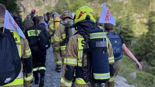 998 strażaków z całej Polski zdobyło szczyt Karkonoszy. Byli tam ochotnicy z Siedliszcza! [GALERIA ZDJĘĆ]