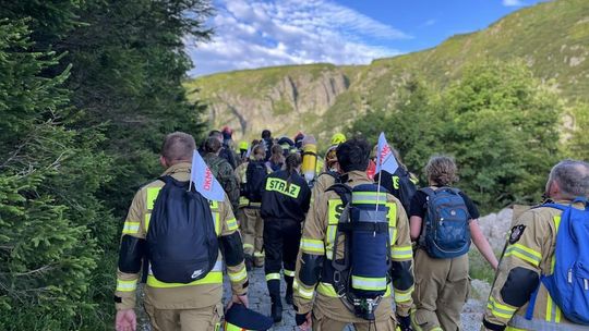 998 strażaków z całej Polski zdobyło szczyt Karkonoszy. Byli tam ochotnicy z Siedliszcza! [GALERIA ZDJĘĆ]