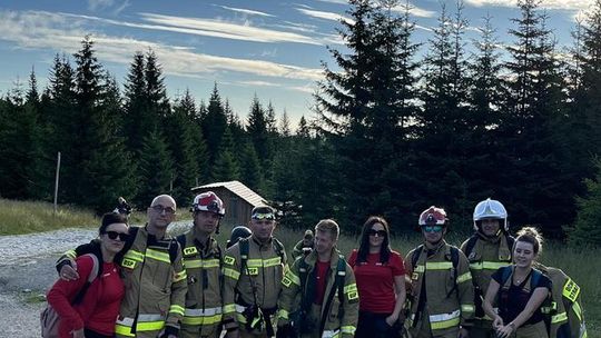 998 strażaków z całej Polski zdobyło szczyt Karkonoszy. Byli tam ochotnicy z Siedliszcza! [GALERIA ZDJĘĆ]