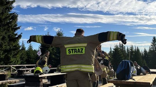 998 strażaków z całej Polski zdobyło szczyt Karkonoszy. Byli tam ochotnicy z Siedliszcza! [GALERIA ZDJĘĆ]