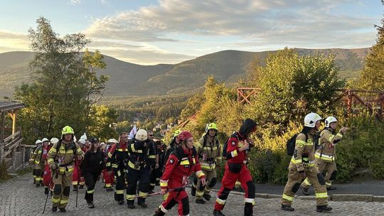 998 strażaków z całej Polski zdobyło szczyt Karkonoszy. Byli tam ochotnicy z Siedliszcza! [GALERIA ZDJĘĆ]