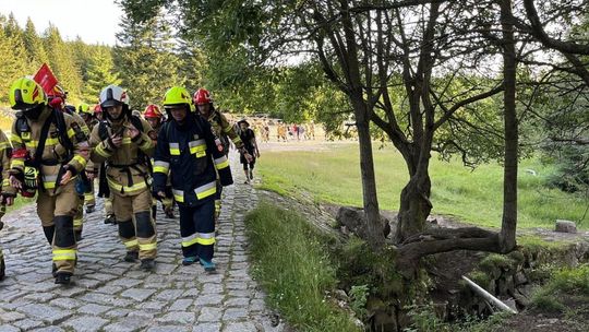 998 strażaków z całej Polski zdobyło szczyt Karkonoszy. Byli tam ochotnicy z Siedliszcza! [GALERIA ZDJĘĆ]
