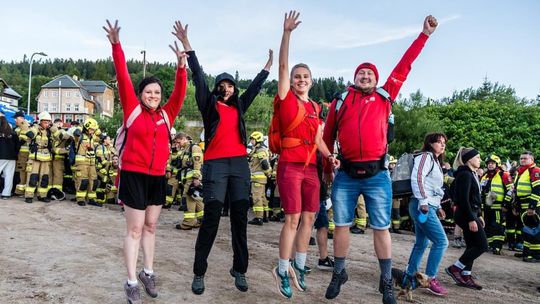 998 strażaków z całej Polski zdobyło szczyt Karkonoszy. Byli tam ochotnicy z Siedliszcza! [GALERIA ZDJĘĆ]