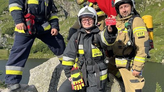 998 strażaków z całej Polski zdobyło szczyt Karkonoszy. Byli tam ochotnicy z Siedliszcza! [GALERIA ZDJĘĆ]