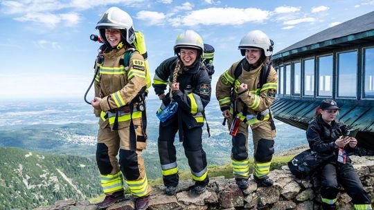 998 strażaków z całej Polski zdobyło szczyt Karkonoszy. Byli tam ochotnicy z Siedliszcza! [GALERIA ZDJĘĆ]