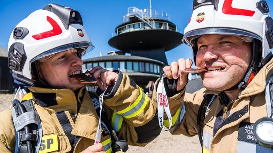 998 strażaków z całej Polski zdobyło szczyt Karkonoszy. Byli tam ochotnicy z Siedliszcza! [GALERIA ZDJĘĆ]