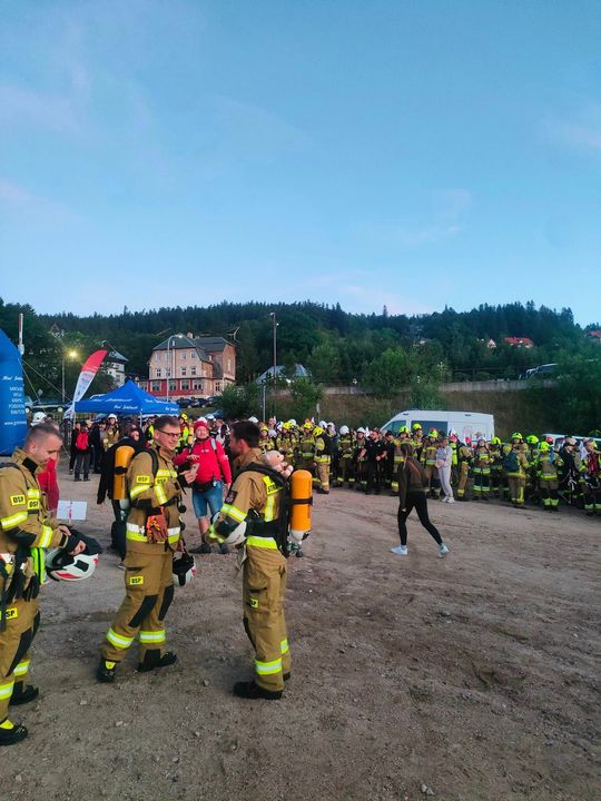 998 strażaków z całej Polski zdobyło szczyt Karkonoszy. Byli tam ochotnicy z Siedliszcza! [GALERIA ZDJĘĆ]