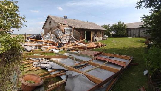 W powiecie krasnostawskim duże straty po nawałnicy. Pozrywało dachy z domów [GALERIA ZDJĘĆ]