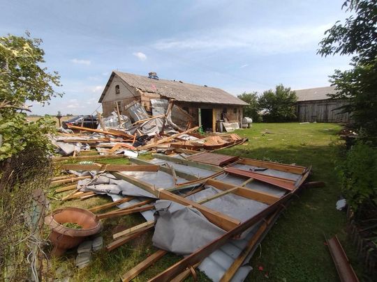 W powiecie krasnostawskim duże straty po nawałnicy. Pozrywało dachy z domów [GALERIA ZDJĘĆ]