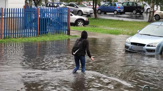 Chełm. Ulice zalane po burzy