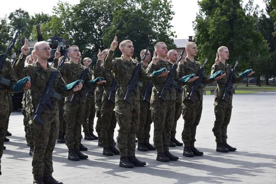 Chełm. Żołnierze Dobrowolnej Zasadniczej Służby Wojskowej  złożyli przysięgę [GALERIA ZDJĘĆ]