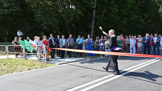 Powiat chełmski. Uroczyste otwarcie drogi powiatowej Żmudź Kolonia – Wólka Leszczańska oraz chodnika  [GALERIA ZDJĘĆ]