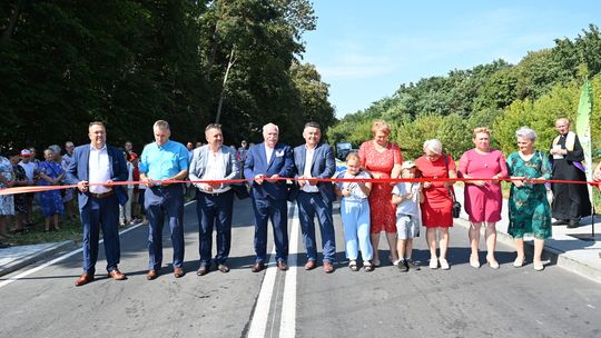 Powiat chełmski. Uroczyste otwarcie drogi powiatowej Żmudź Kolonia – Wólka Leszczańska oraz chodnika  [GALERIA ZDJĘĆ]