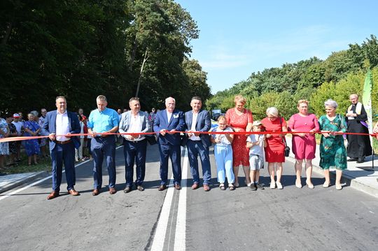 Powiat chełmski. Uroczyste otwarcie drogi powiatowej Żmudź Kolonia – Wólka Leszczańska oraz chodnika  [GALERIA ZDJĘĆ]