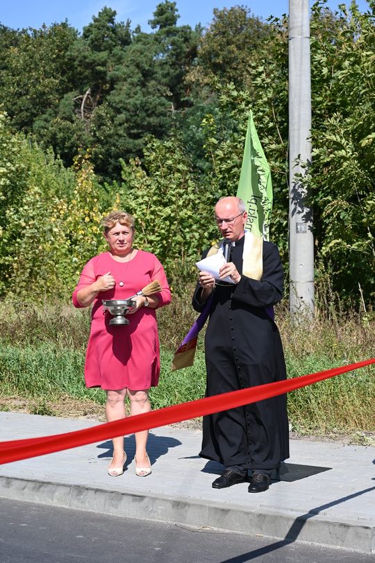 Powiat chełmski. Uroczyste otwarcie drogi powiatowej Żmudź Kolonia – Wólka Leszczańska oraz chodnika  [GALERIA ZDJĘĆ]