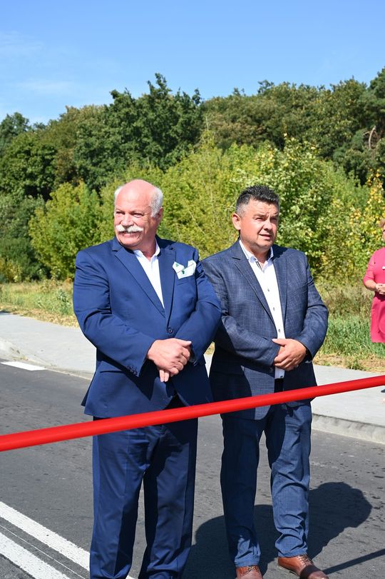 Powiat chełmski. Uroczyste otwarcie drogi powiatowej Żmudź Kolonia – Wólka Leszczańska oraz chodnika  [GALERIA ZDJĘĆ]