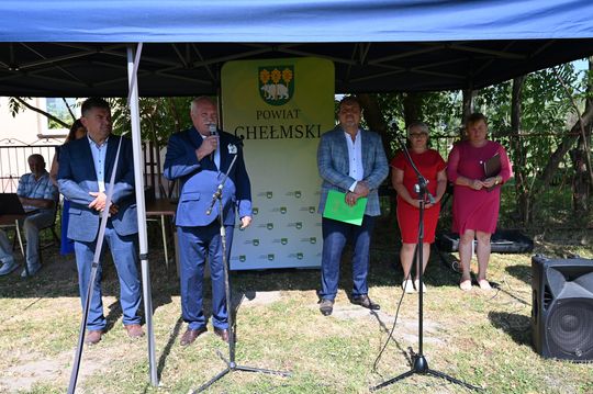 Powiat chełmski. Uroczyste otwarcie drogi powiatowej Żmudź Kolonia – Wólka Leszczańska oraz chodnika  [GALERIA ZDJĘĆ]