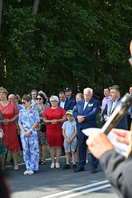 Powiat chełmski. Uroczyste otwarcie drogi powiatowej Żmudź Kolonia – Wólka Leszczańska oraz chodnika  [GALERIA ZDJĘĆ]