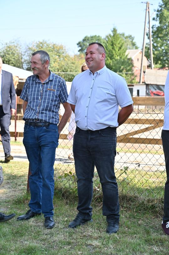 Powiat chełmski. Uroczyste otwarcie drogi powiatowej Żmudź Kolonia – Wólka Leszczańska oraz chodnika  [GALERIA ZDJĘĆ]