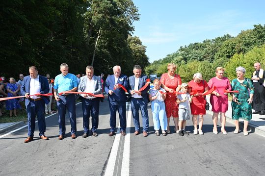 Powiat chełmski. Uroczyste otwarcie drogi powiatowej Żmudź Kolonia – Wólka Leszczańska oraz chodnika  [GALERIA ZDJĘĆ]