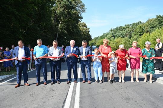 Powiat chełmski. Uroczyste otwarcie drogi powiatowej Żmudź Kolonia – Wólka Leszczańska oraz chodnika  [GALERIA ZDJĘĆ]