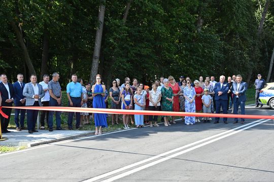 Powiat chełmski. Uroczyste otwarcie drogi powiatowej Żmudź Kolonia – Wólka Leszczańska oraz chodnika  [GALERIA ZDJĘĆ]