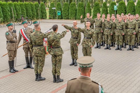 Chełm. Ślubowanie nowo przyjętych funkcjonariuszy Straży Granicznej [GALERIA ZDJĘĆ]