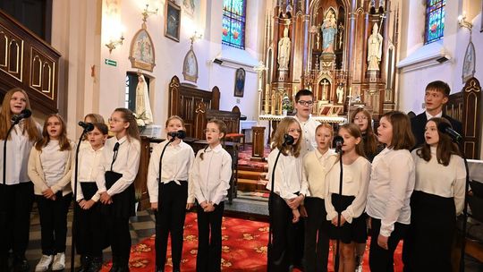 5. edycja PRZEGLĄDU PIEŚNI MARYJNEJ "Ciebie na wieki wychwalać będziemy" [GALERIA ZDJĘĆ]